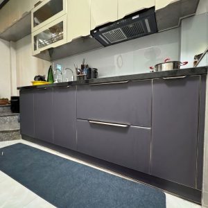 Tủ bếp Nhựa Picomat Cánh Kính CN12 3 ban giao tu bep 2601